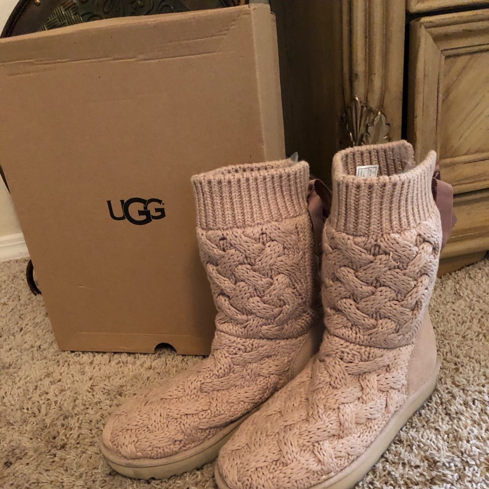 Australia UGG Isla knit booties size 9